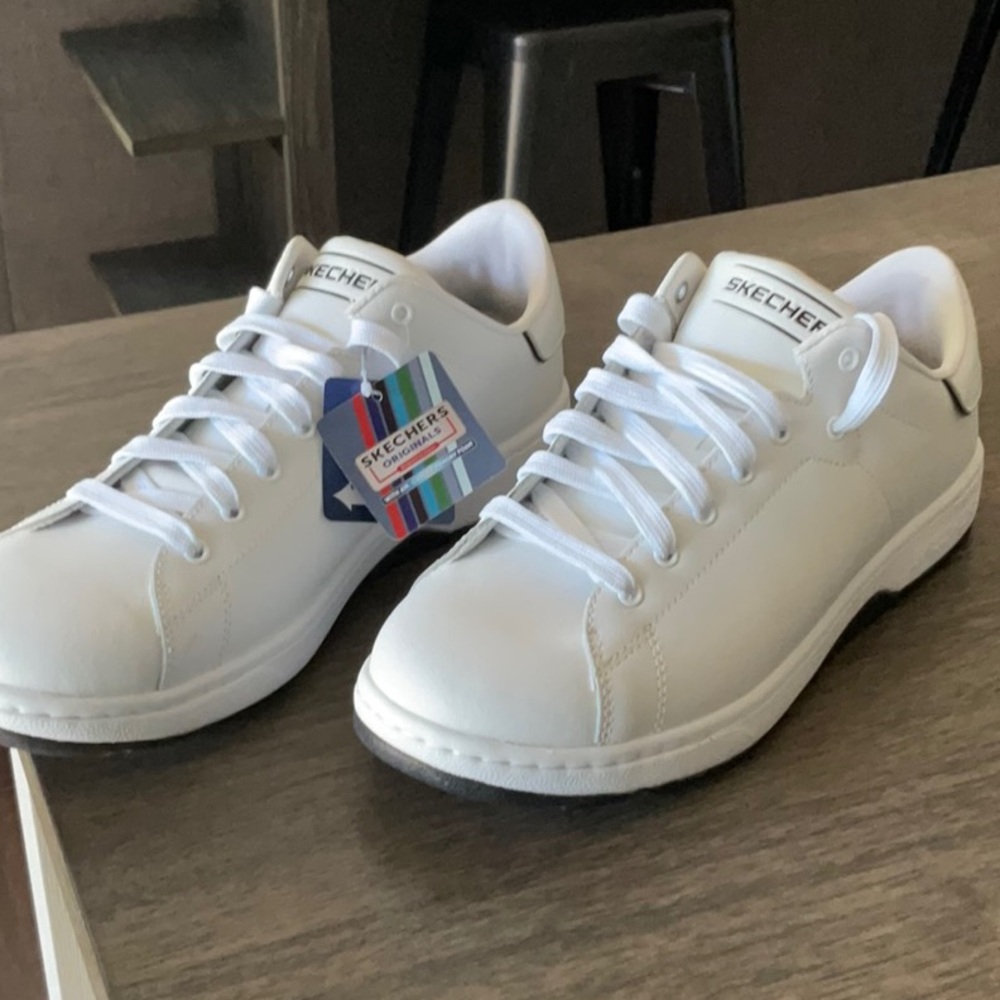 Skechers White mens Sneakers